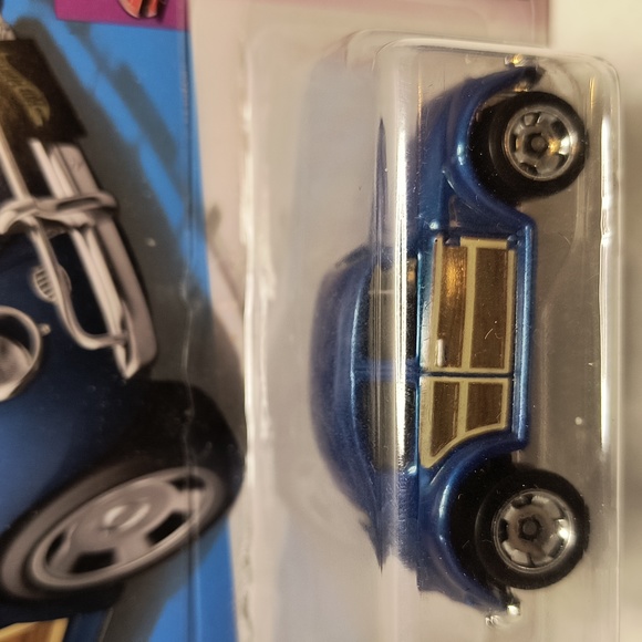D8 hot wheels volkswagen beetle with shipping protector - Picture 2 of 4